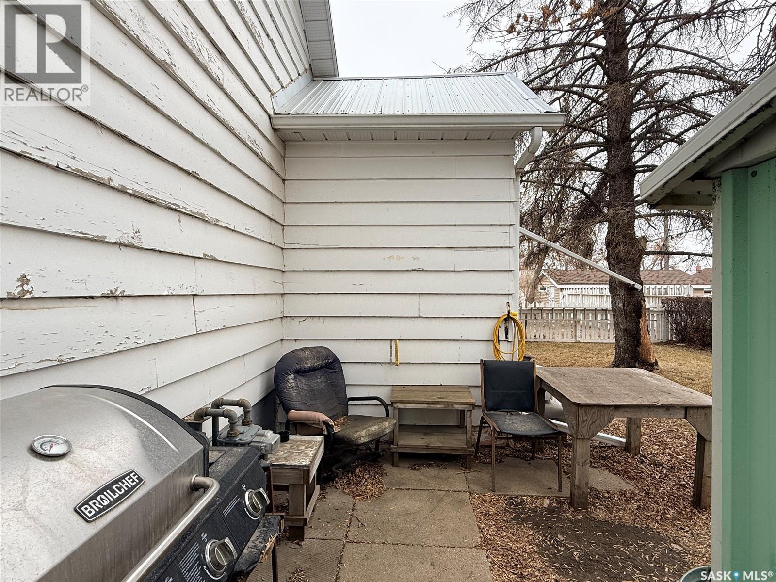 392 9Th Avenue Nw, Swift Current, SK - Outdoor