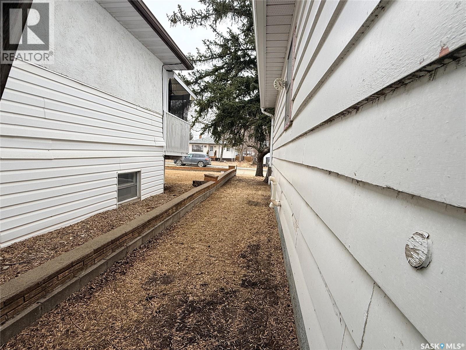 392 9Th Avenue Nw, Swift Current, SK - Outdoor