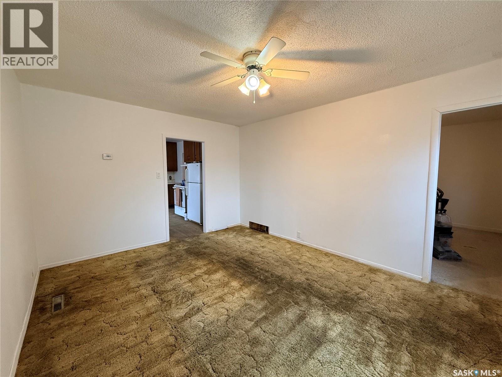 392 9Th Avenue Nw, Swift Current, SK - Indoor Photo Showing Other Room