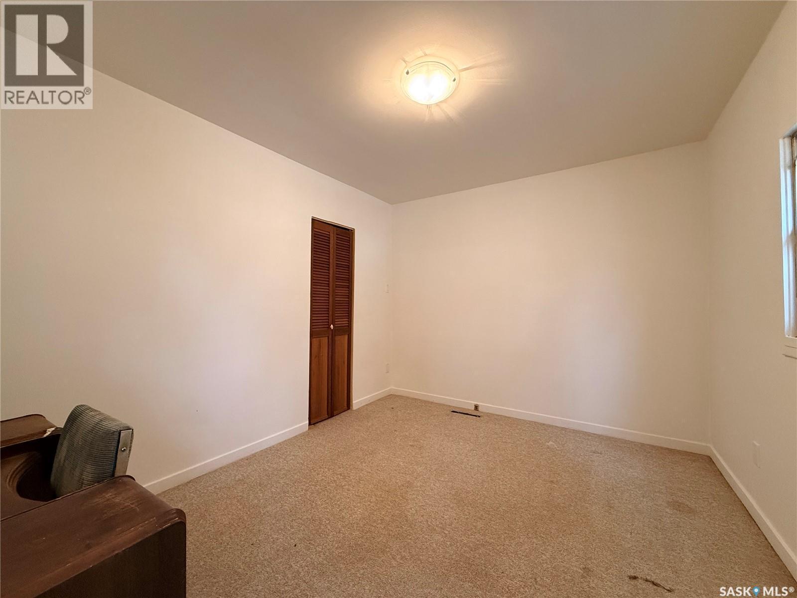 392 9Th Avenue Nw, Swift Current, SK - Indoor Photo Showing Other Room