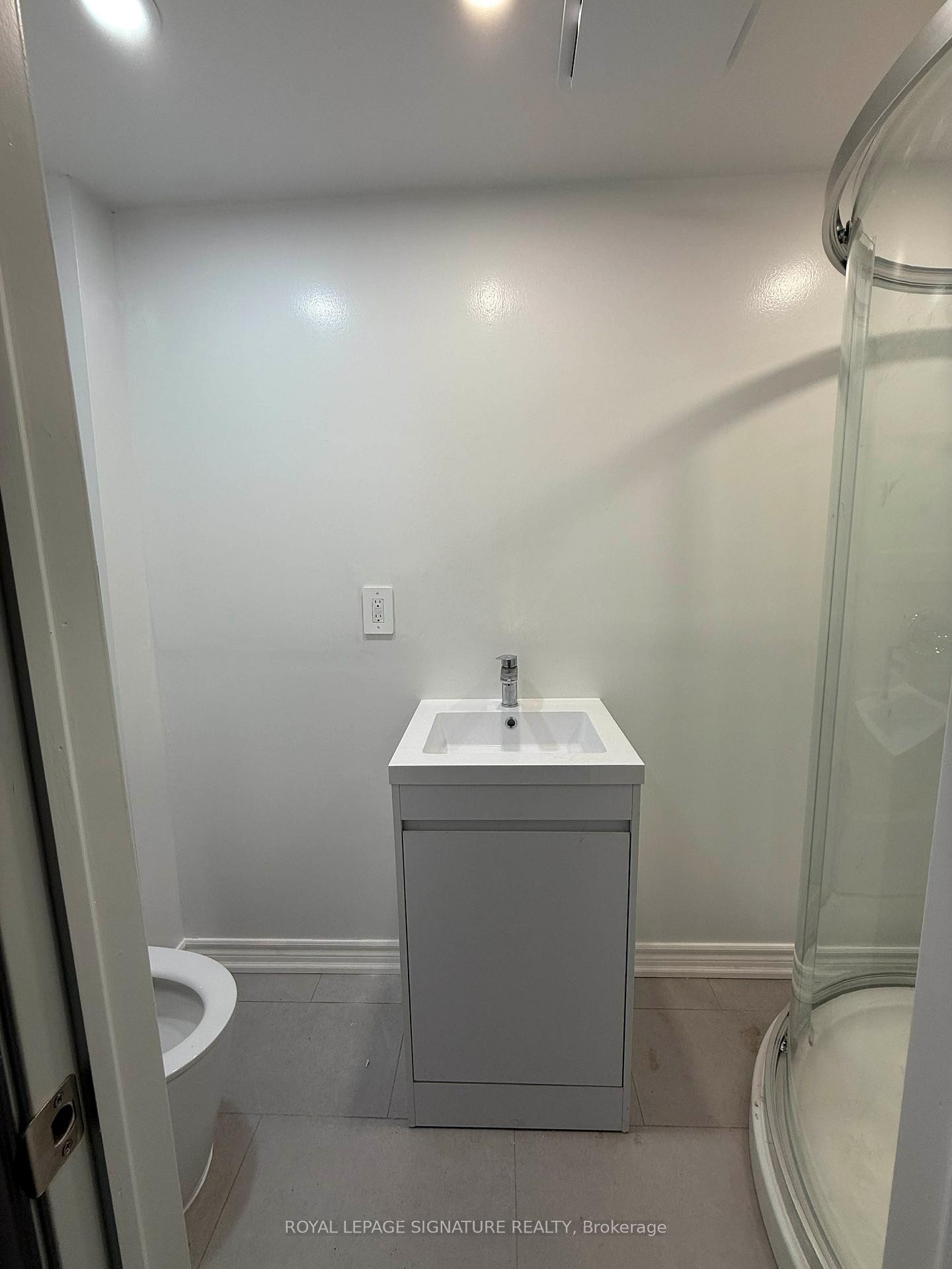 4327 Burnaby Court, Mississauga, ON - Indoor Photo Showing Bathroom