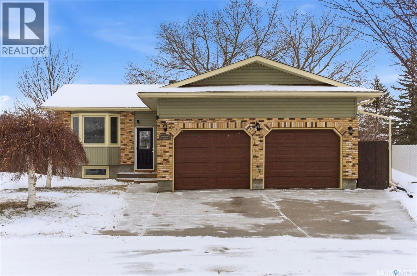 7322 Cribbs Bay, Regina, SK - Outdoor