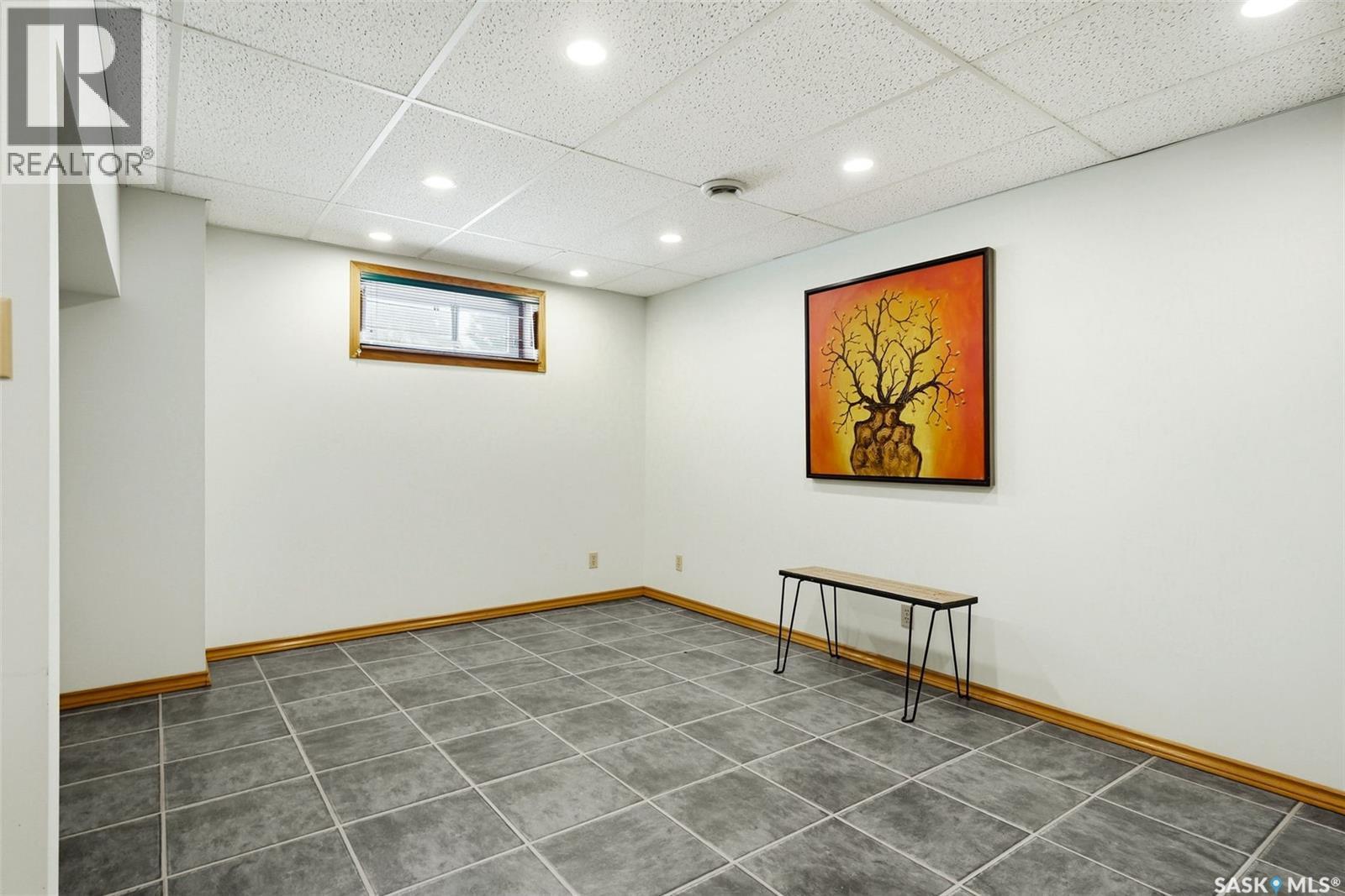 7322 Cribbs Bay, Regina, SK - Indoor