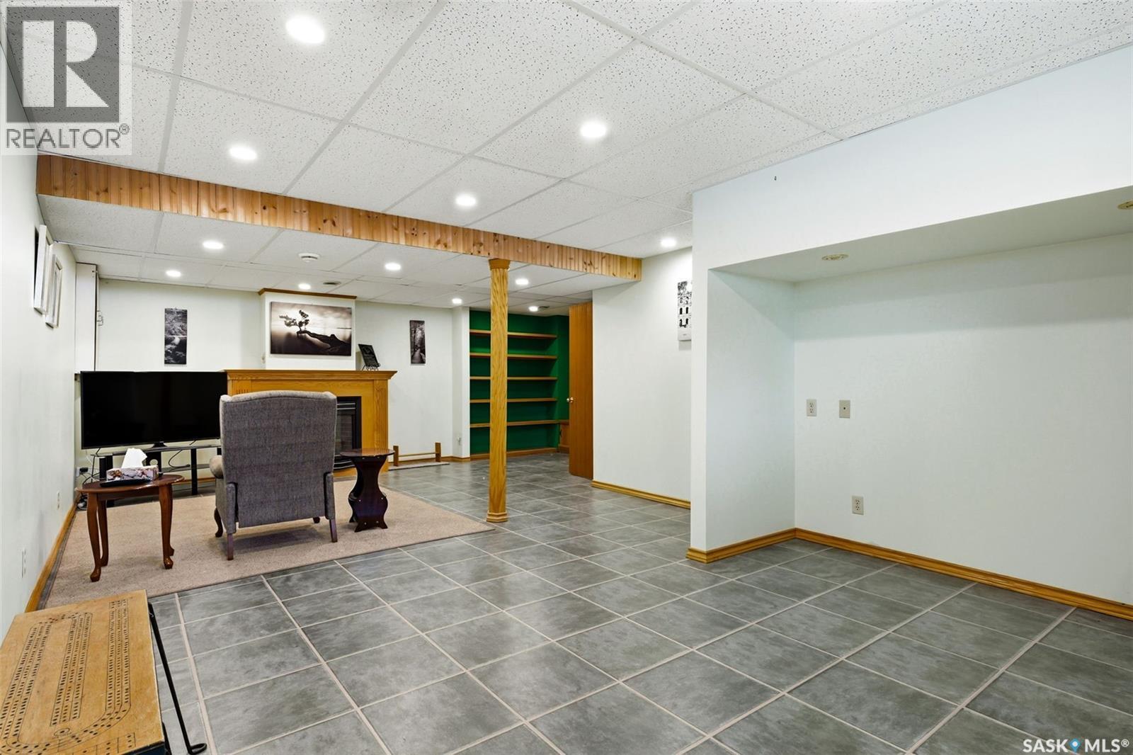 7322 Cribbs Bay, Regina, SK - Indoor