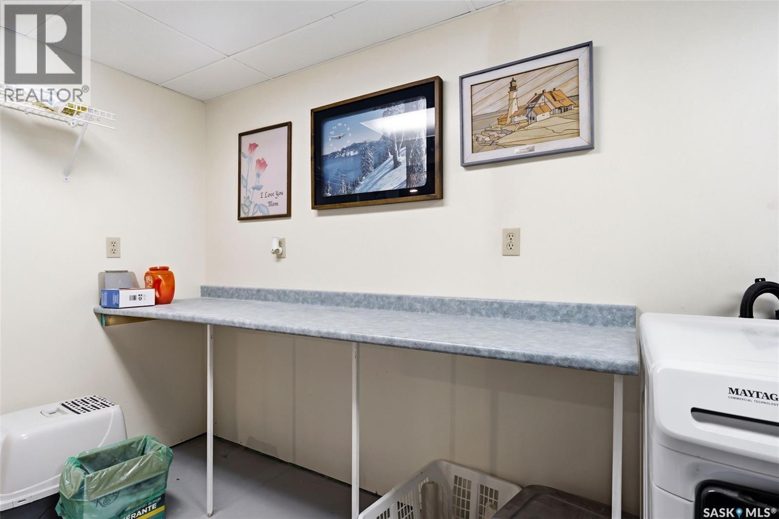 7322 Cribbs Bay, Regina, SK - Indoor