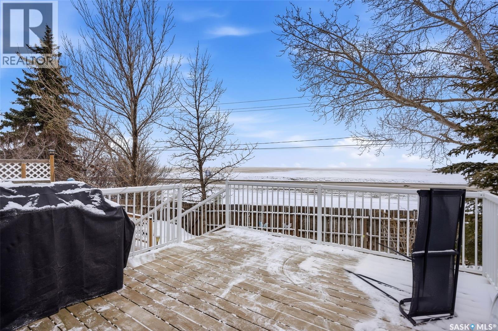 7322 Cribbs Bay, Regina, SK - Outdoor
