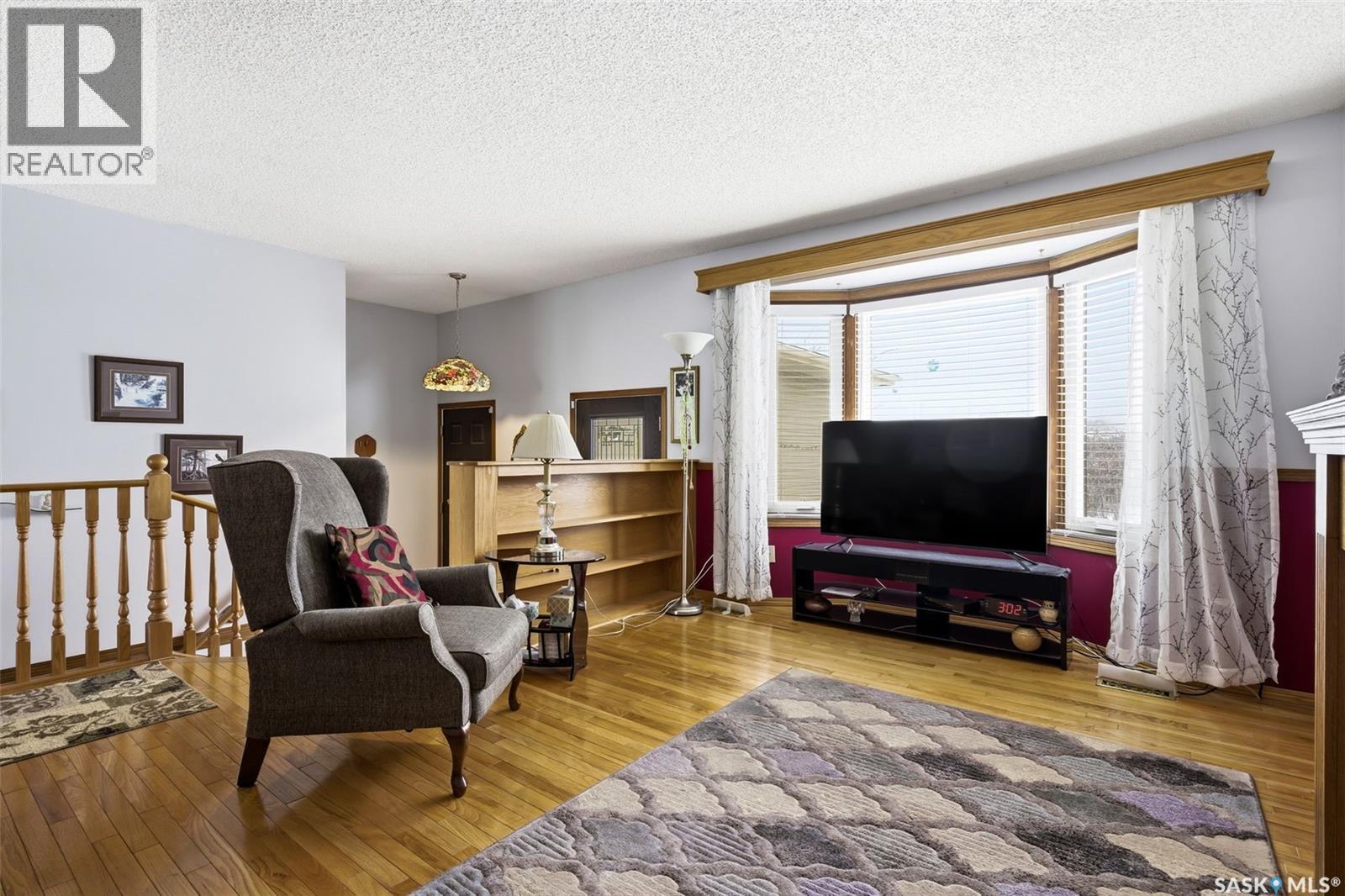 7322 Cribbs Bay, Regina, SK - Indoor Photo Showing Living Room