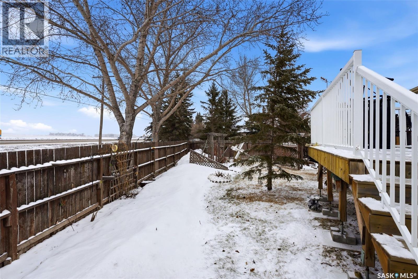 7322 Cribbs Bay, Regina, SK - Outdoor
