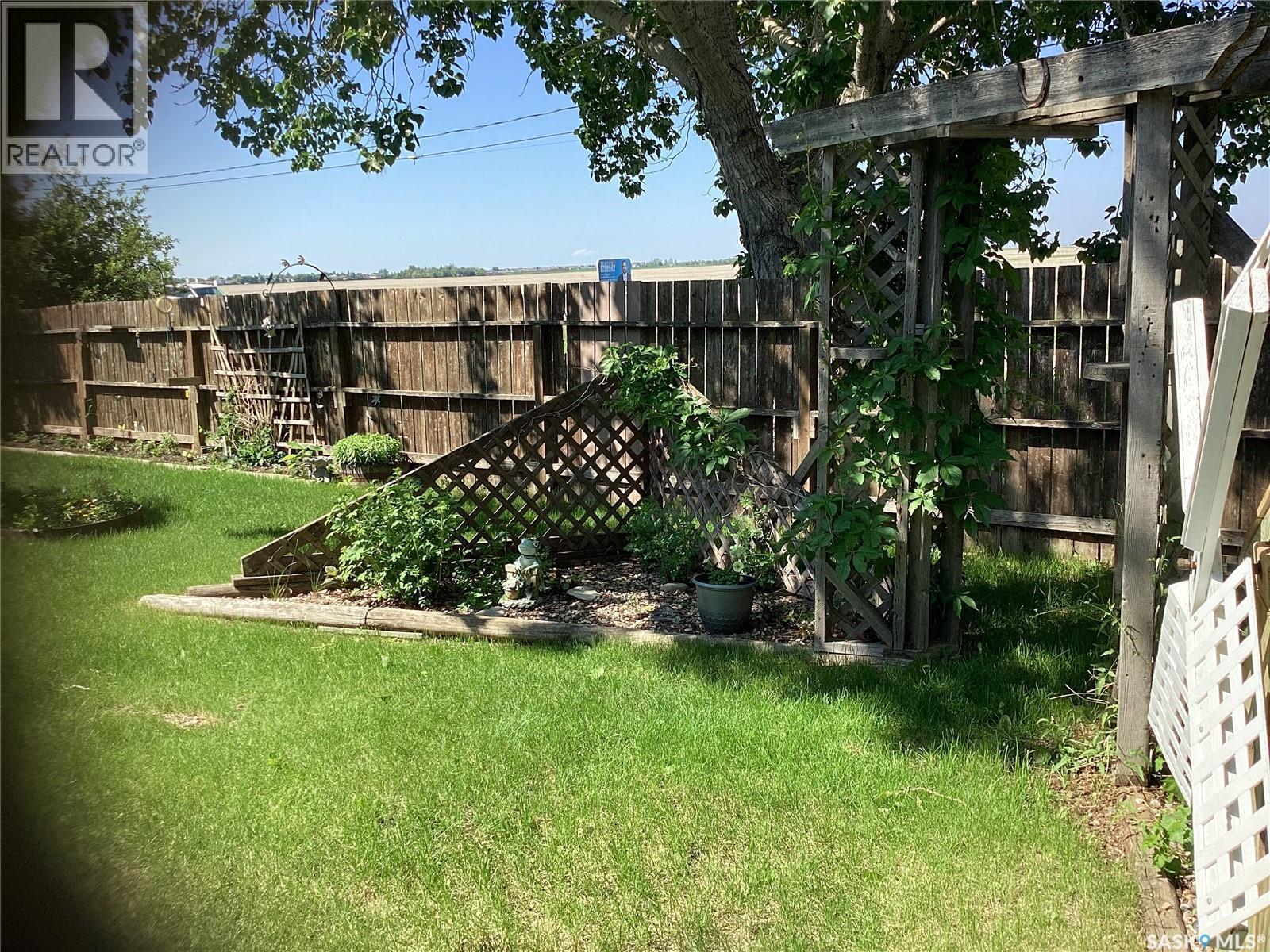 7322 Cribbs Bay, Regina, SK - Outdoor