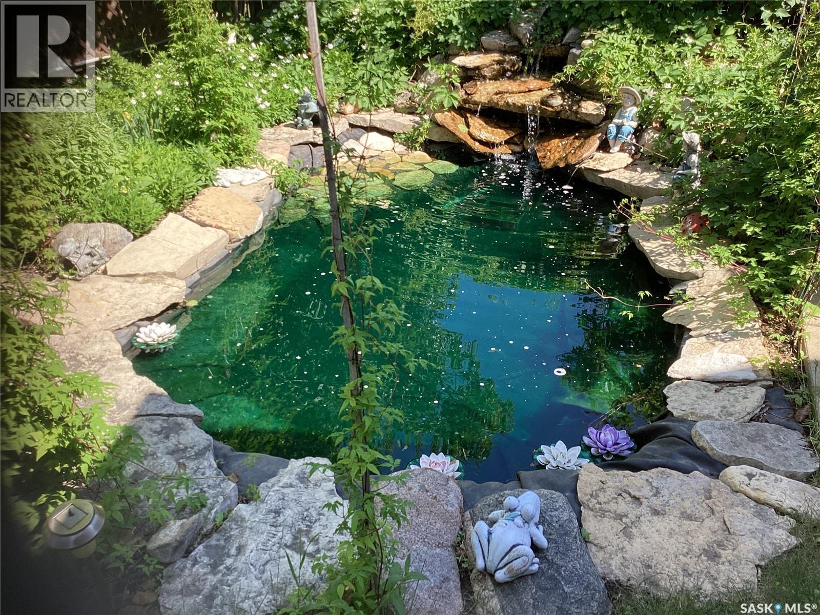 7322 Cribbs Bay, Regina, SK - Outdoor