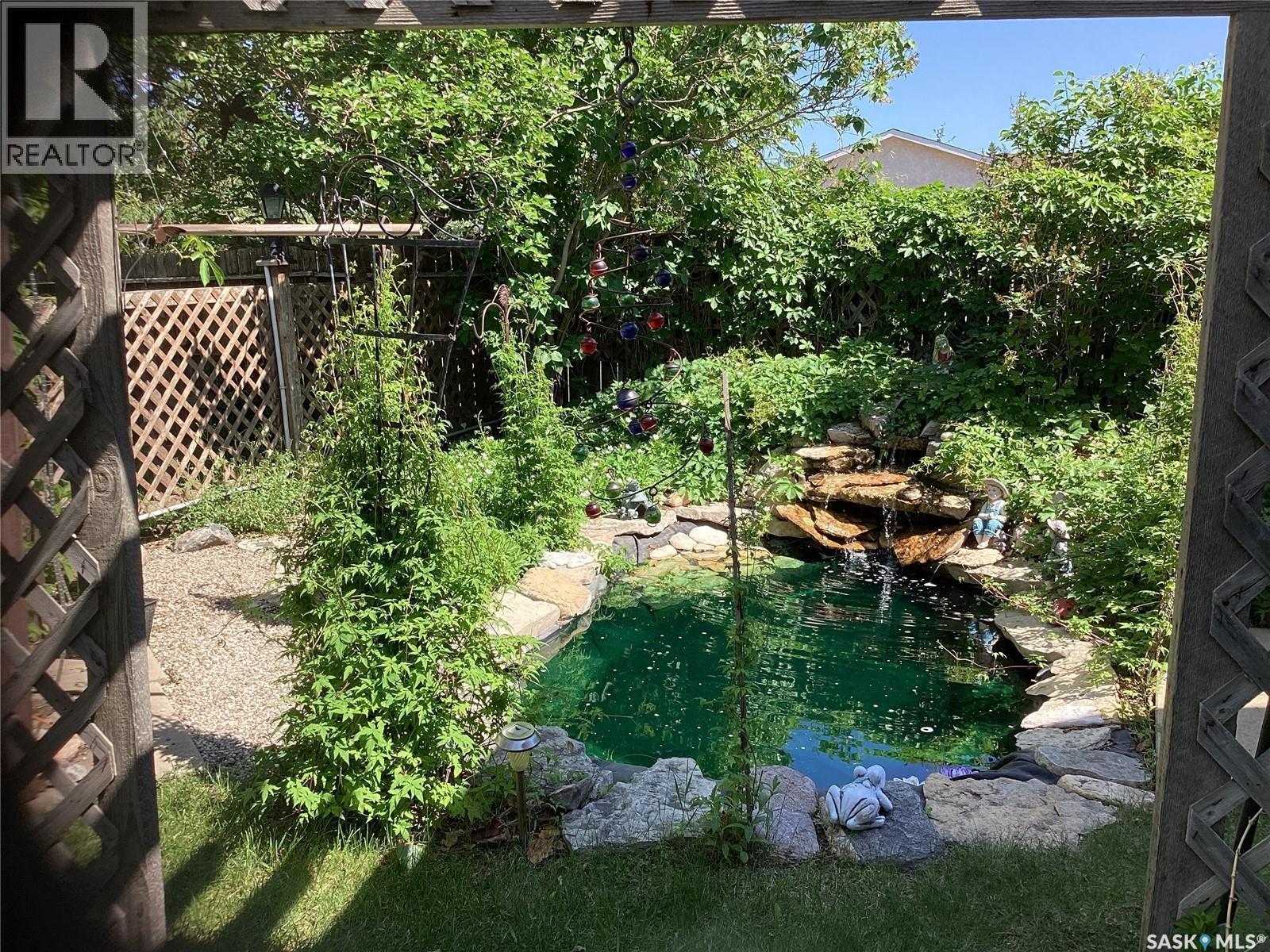 7322 Cribbs Bay, Regina, SK - Outdoor