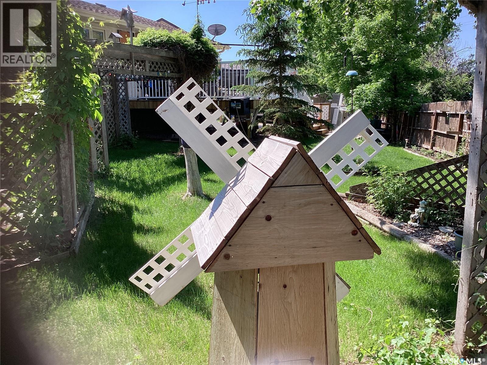 7322 Cribbs Bay, Regina, SK - Outdoor