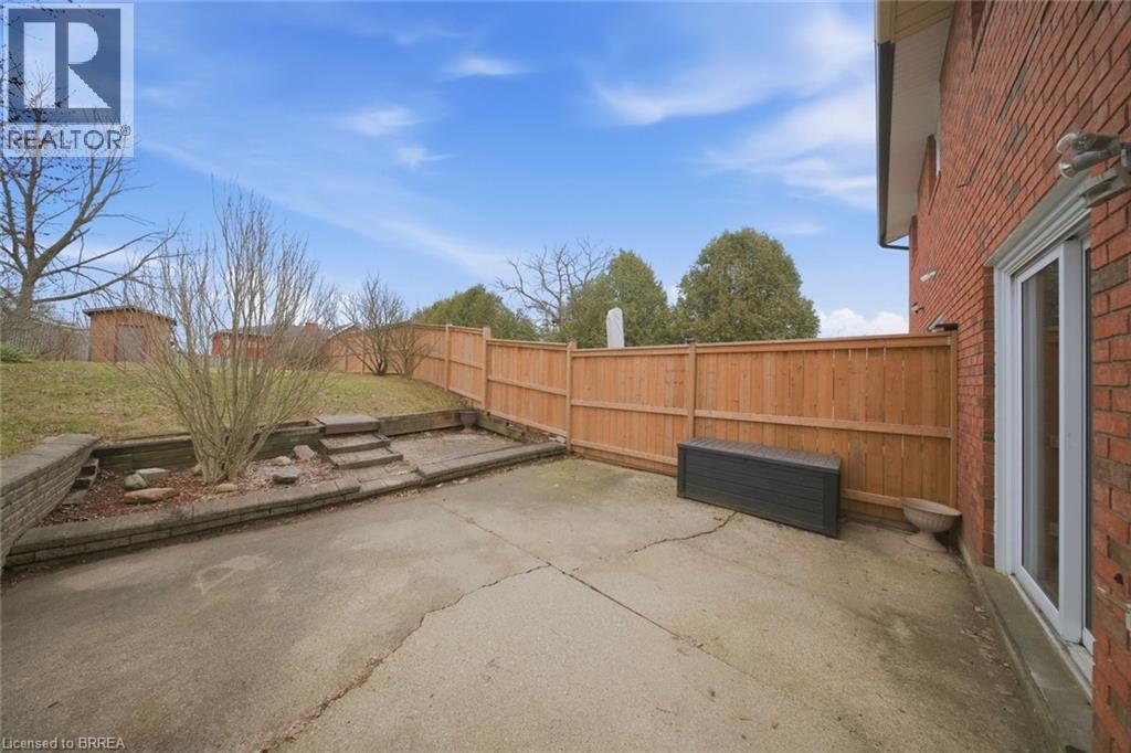 Fenced backyard with a patio area - 7 Forest Drive, Paris, ON - Outdoor