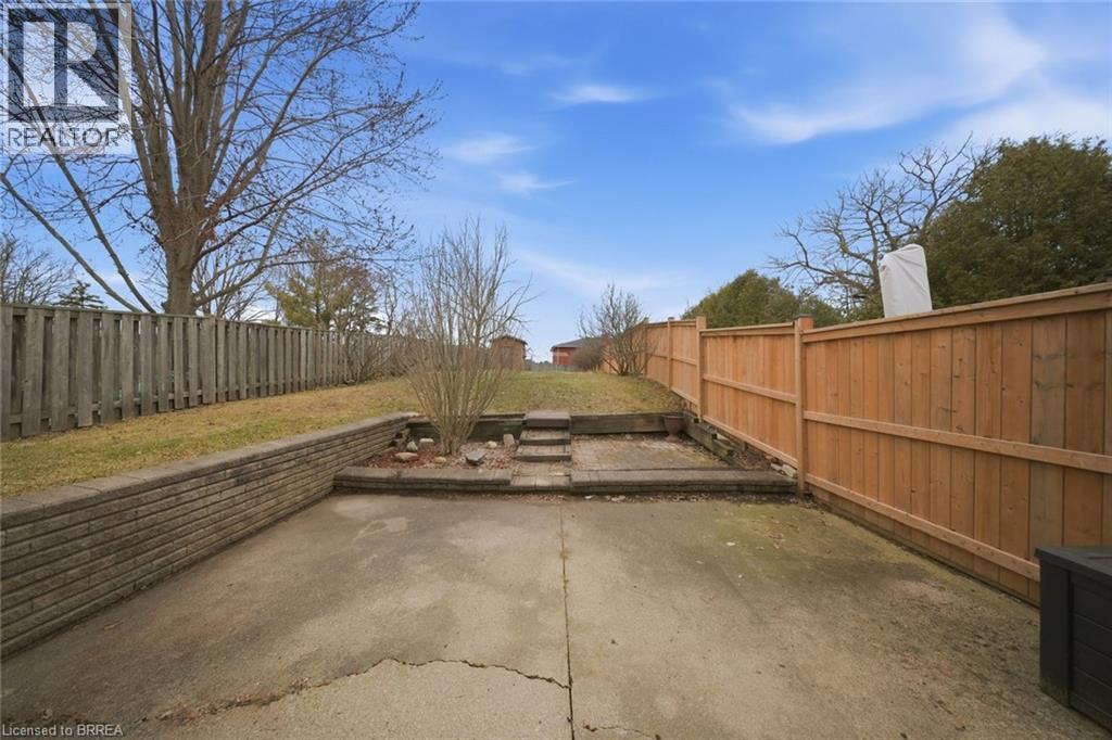 Fenced backyard with a patio area - 7 Forest Drive, Paris, ON - Outdoor