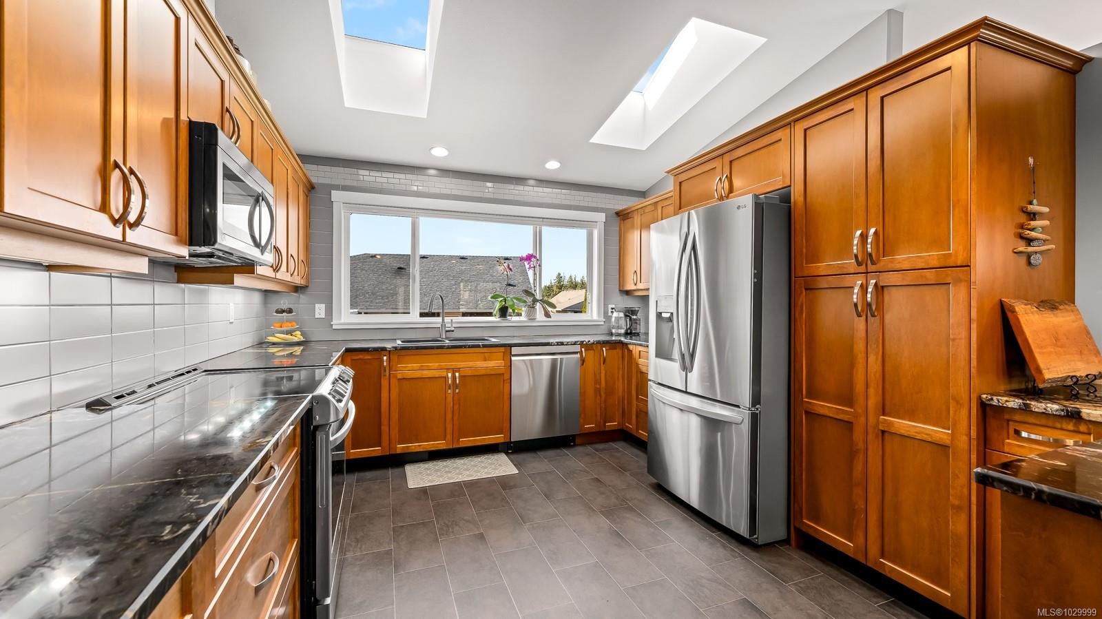 560 Spitfire Dr, Comox, BC