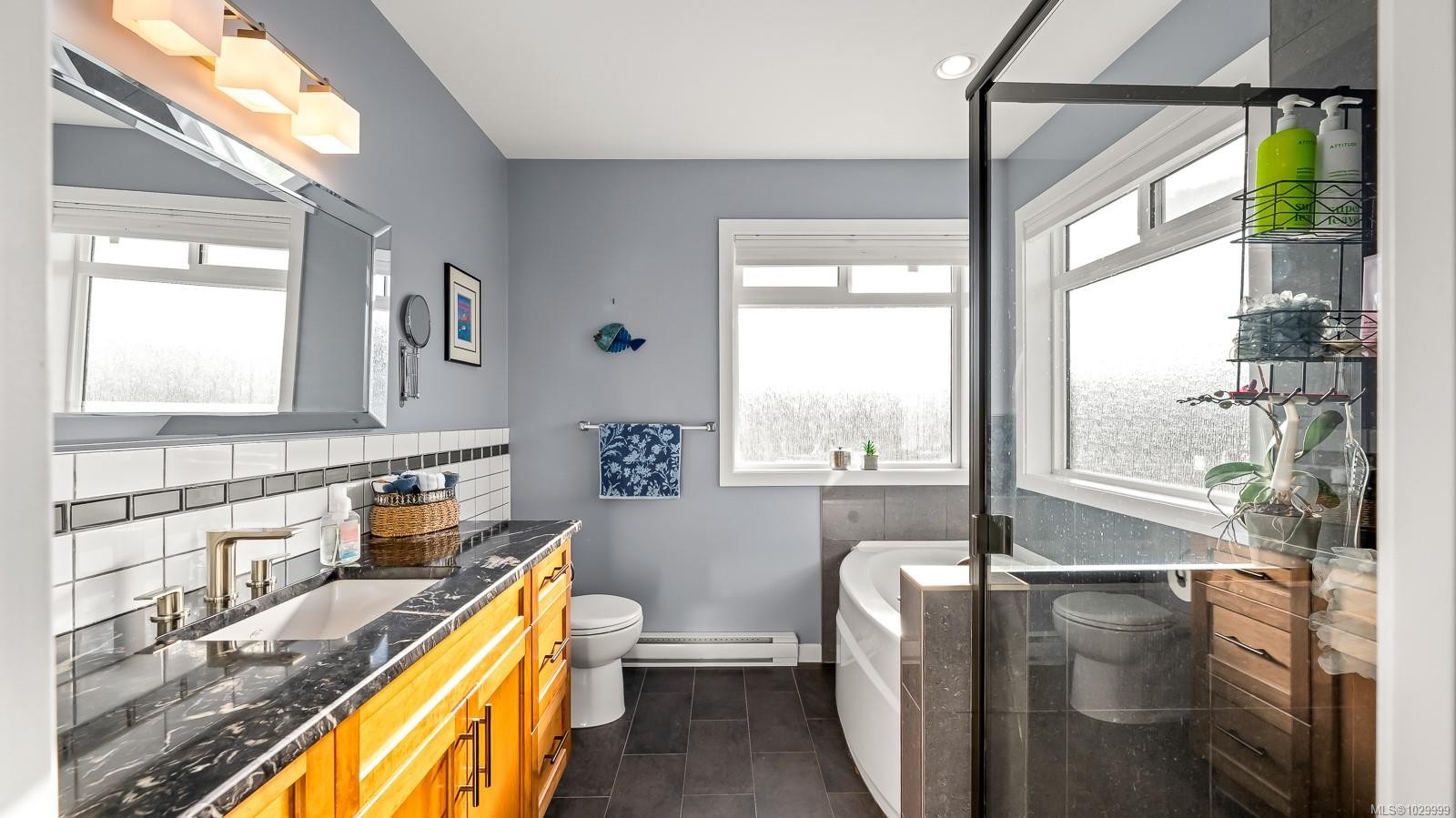 560 Spitfire Dr, Comox, BC