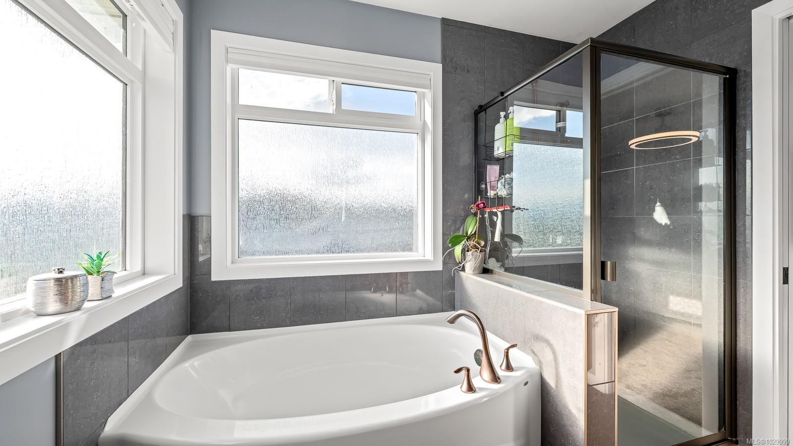 560 Spitfire Dr, Comox, BC