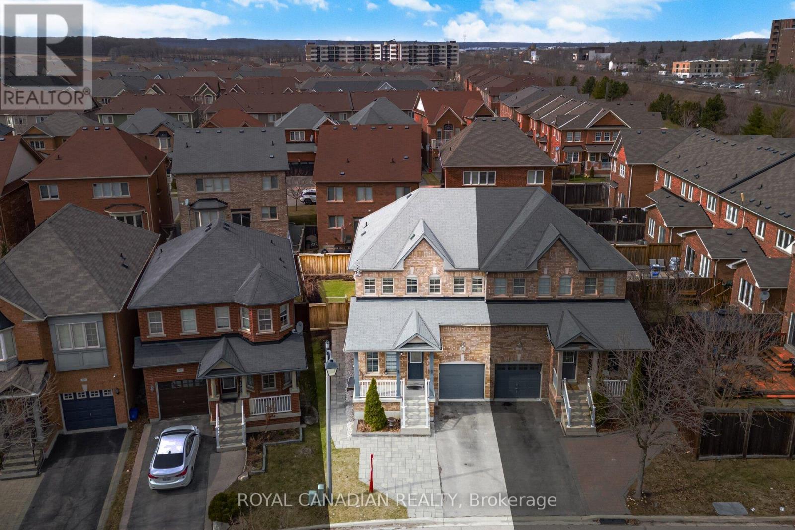 83 Mander Place, Milton, ON - Outdoor With Facade