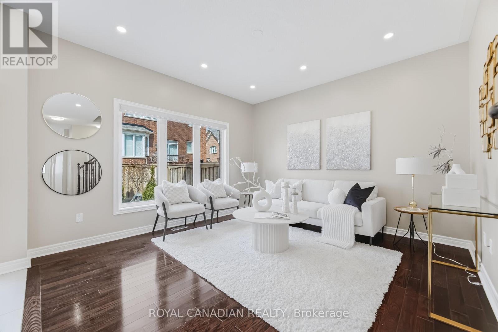 83 Mander Place, Milton, ON - Indoor Photo Showing Living Room
