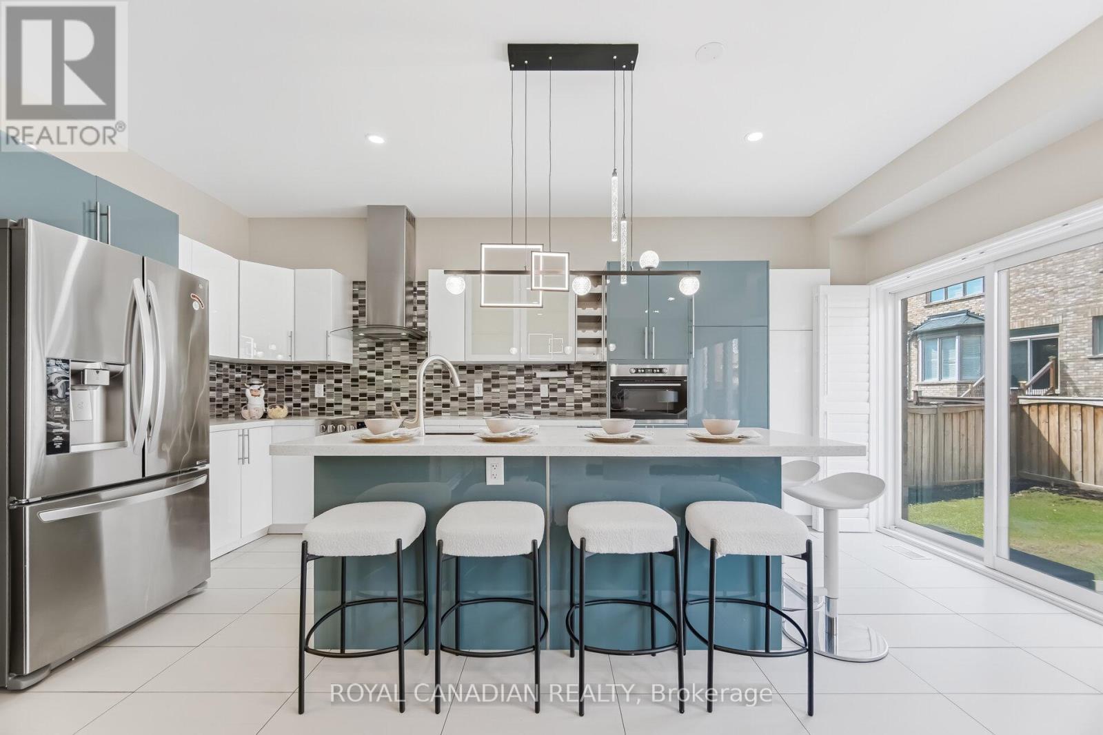 83 Mander Place, Milton, ON - Indoor Photo Showing Kitchen With Stainless Steel Kitchen With Upgraded Kitchen