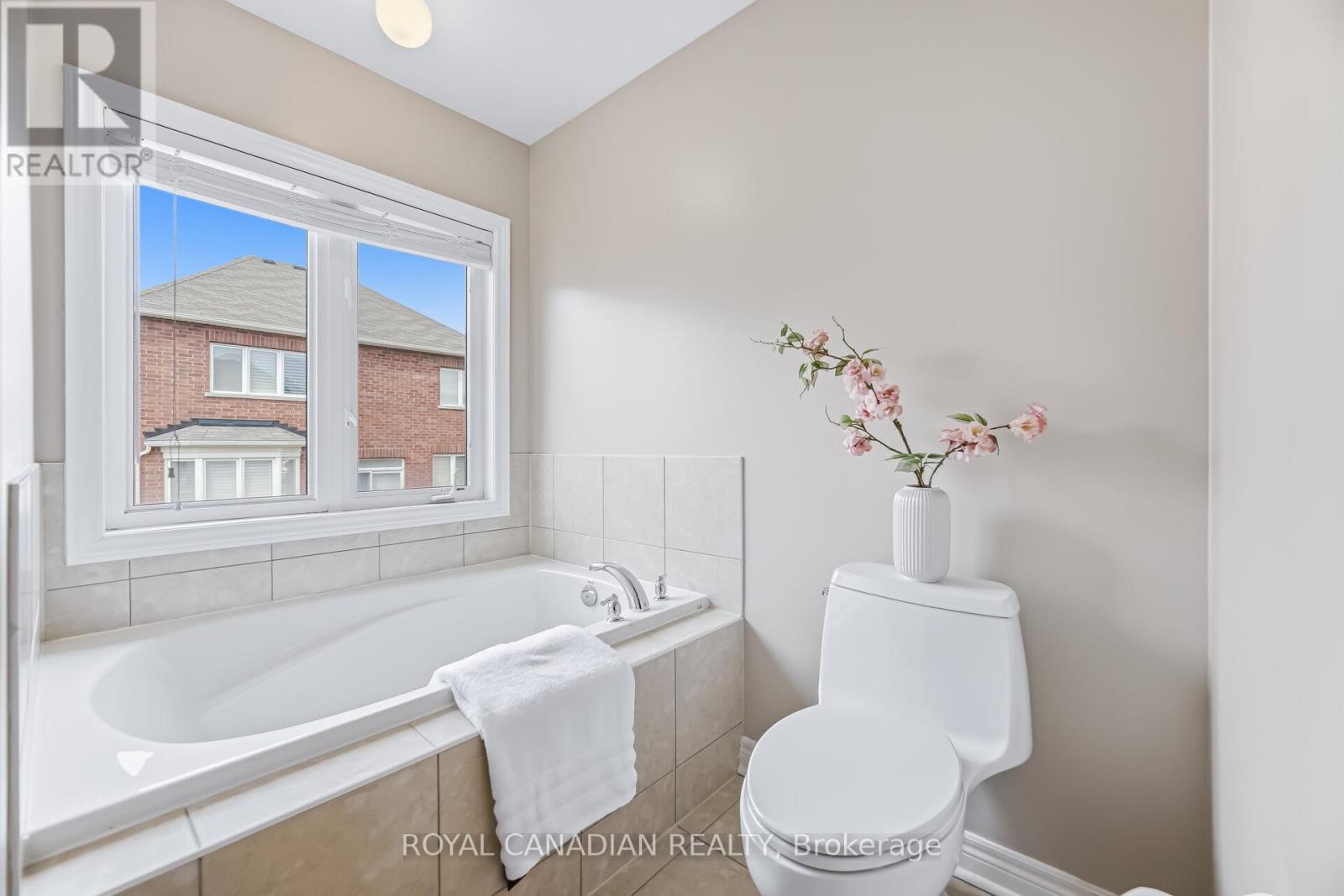 83 Mander Place, Milton, ON - Indoor Photo Showing Bathroom