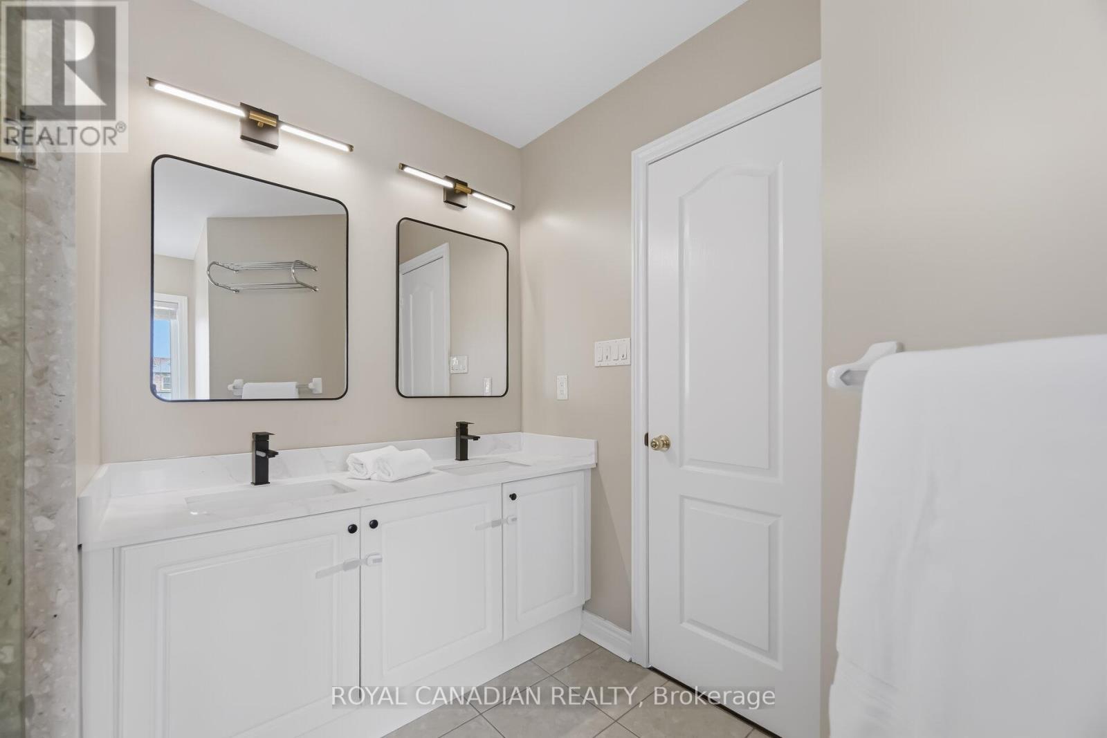 83 Mander Place, Milton, ON - Indoor Photo Showing Bathroom