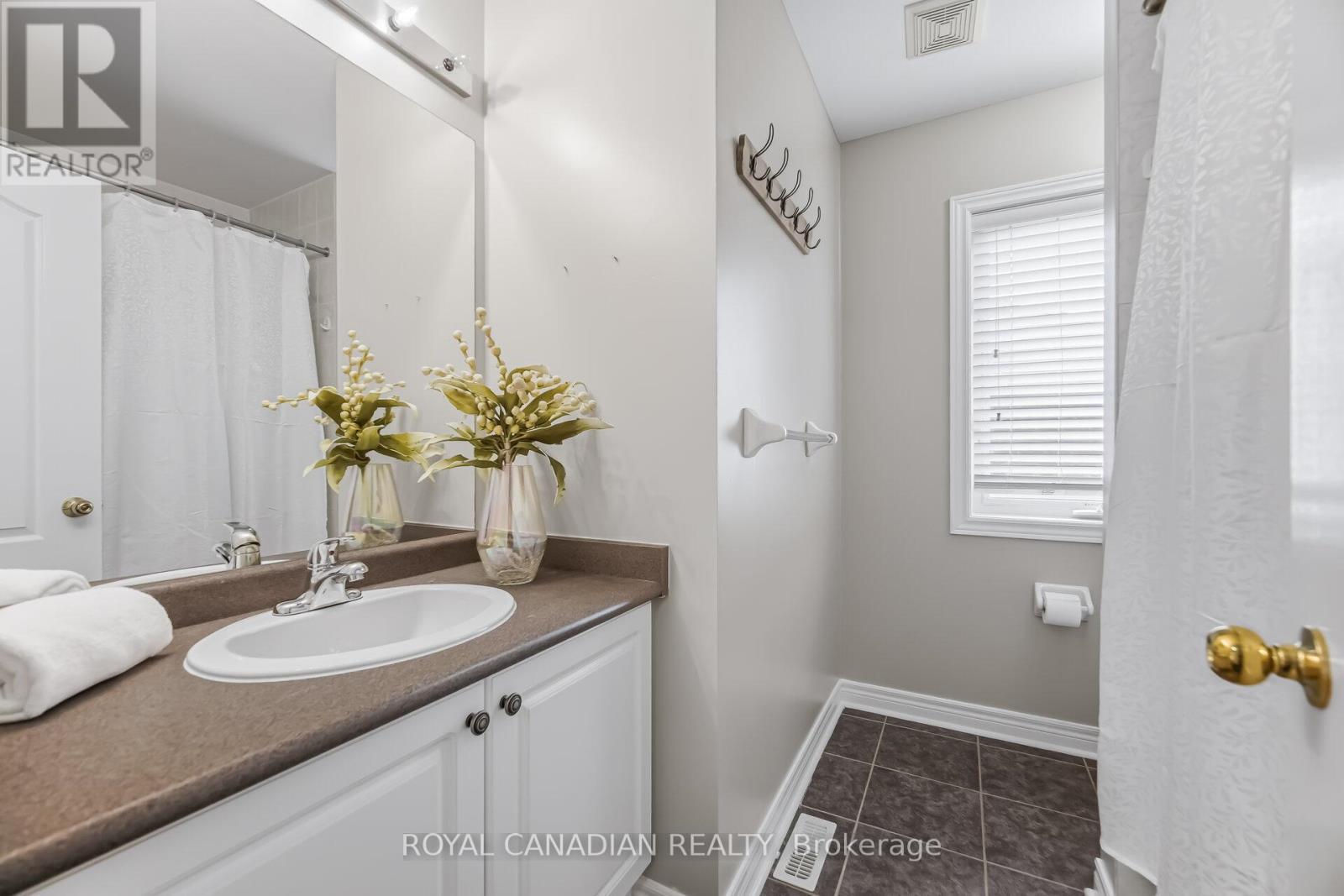 83 Mander Place, Milton, ON - Indoor Photo Showing Bathroom