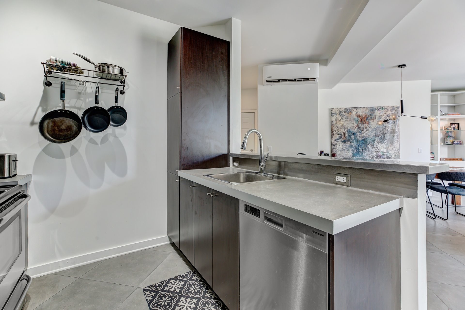 Cuisine - 201-6500 Av. De L'Esplanade, Montréal (Rosemont/La Petite-Patrie), QC - Indoor Photo Showing Kitchen With Upgraded Kitchen