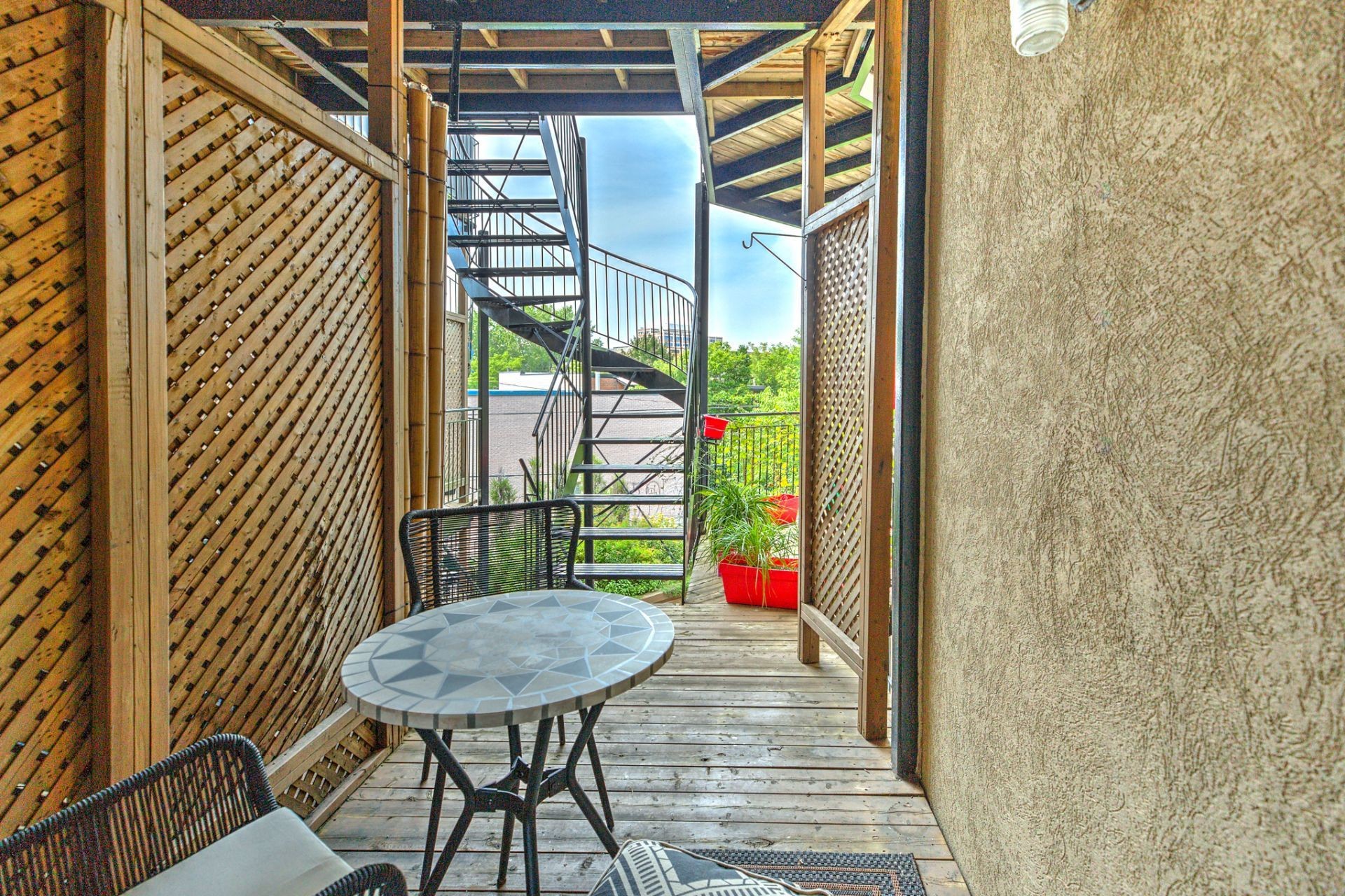 Terrasse - 201-6500 Av. De L'Esplanade, Montréal (Rosemont/La Petite-Patrie), QC -