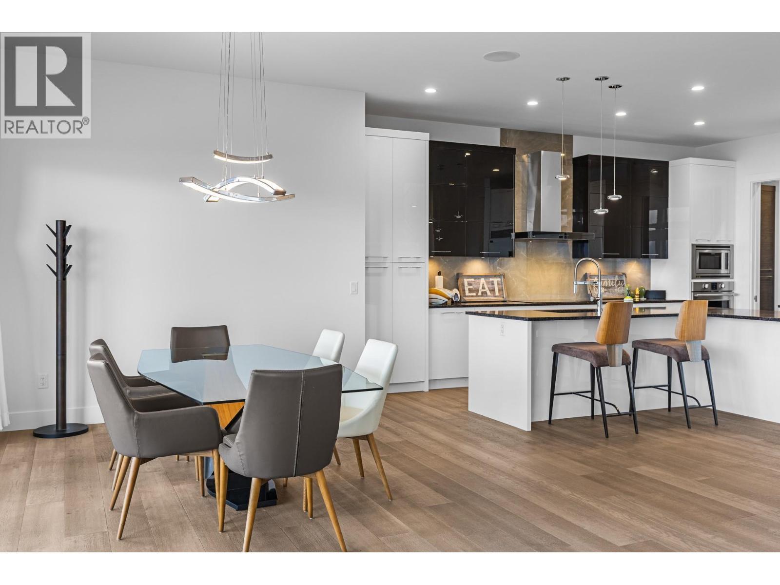1068 Clarance Avenue, Kelowna, BC - Indoor