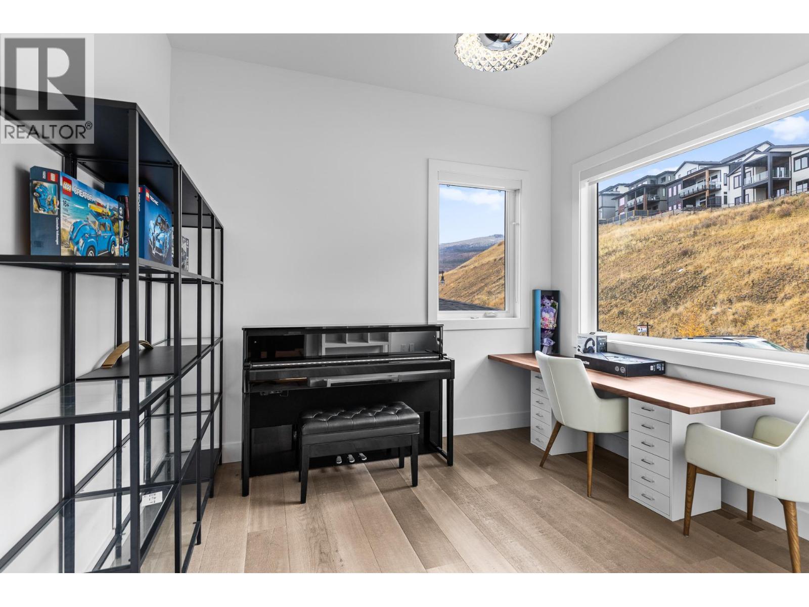 office - 1068 Clarance Avenue, Kelowna, BC - Indoor