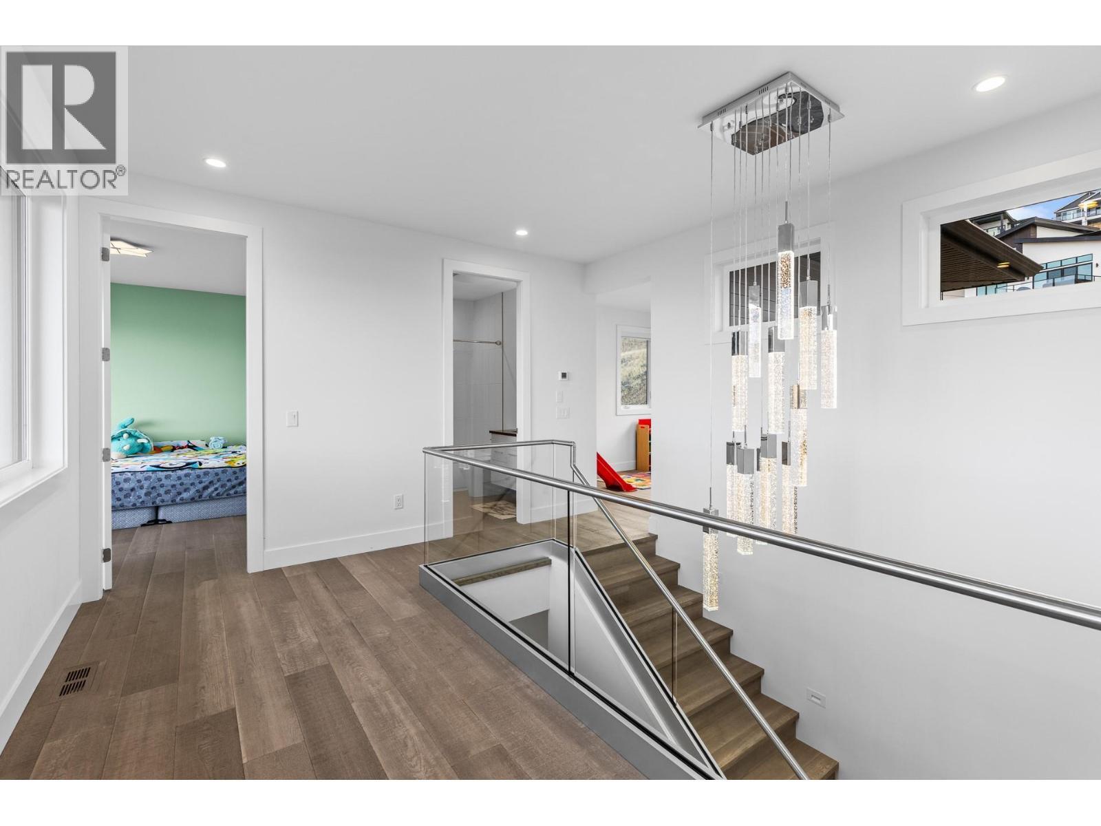1068 Clarance Avenue, Kelowna, BC - Indoor Photo Showing Other Room