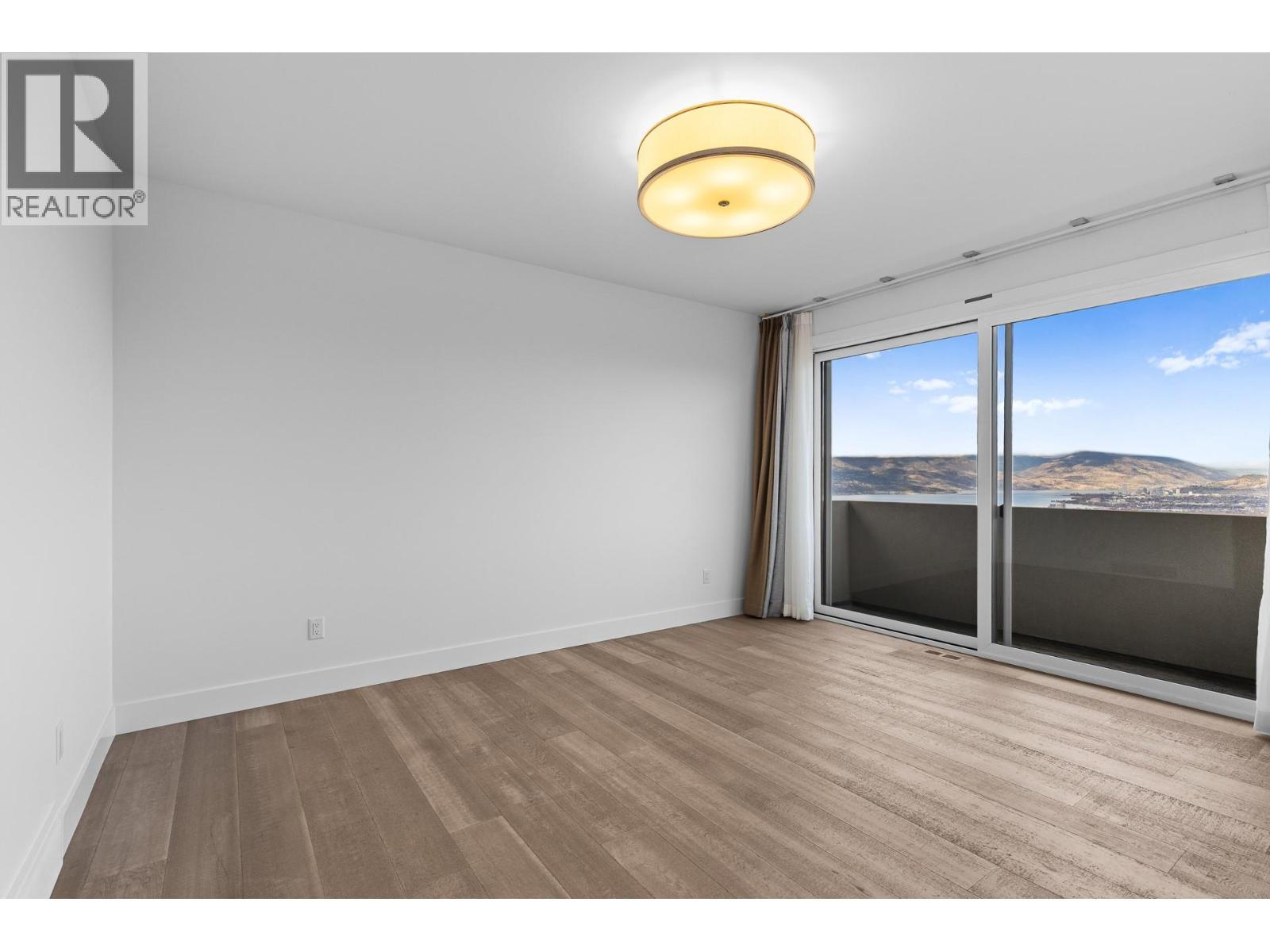 2ndfloor master - 1068 Clarance Avenue, Kelowna, BC - Indoor Photo Showing Other Room
