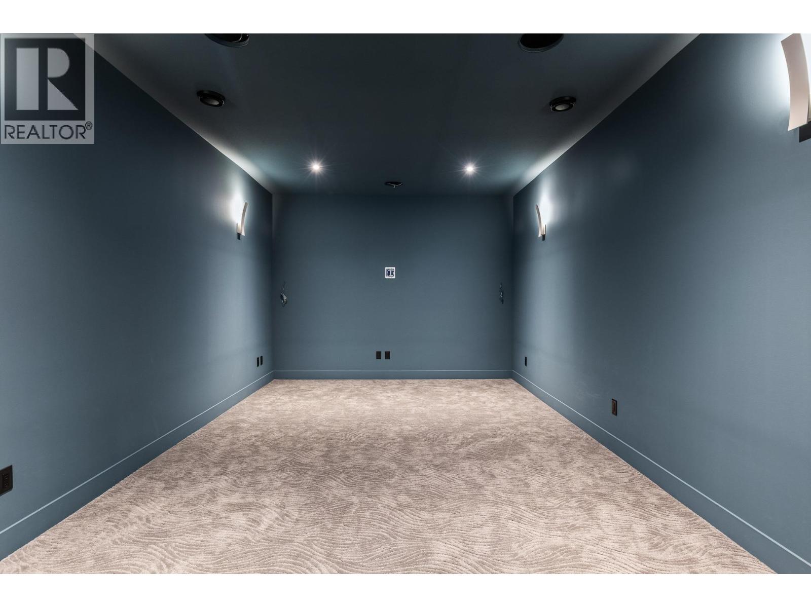 1068 Clarance Avenue, Kelowna, BC - Indoor