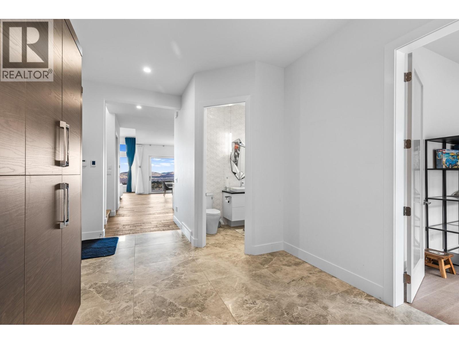 1068 Clarance Avenue, Kelowna, BC - Indoor Photo Showing Other Room