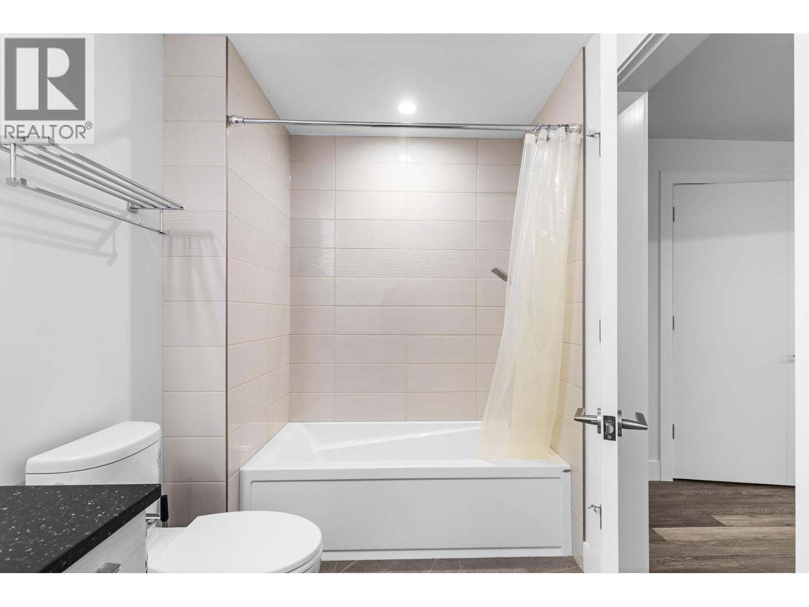 basement full bath - 1068 Clarance Avenue, Kelowna, BC - Indoor Photo Showing Bathroom