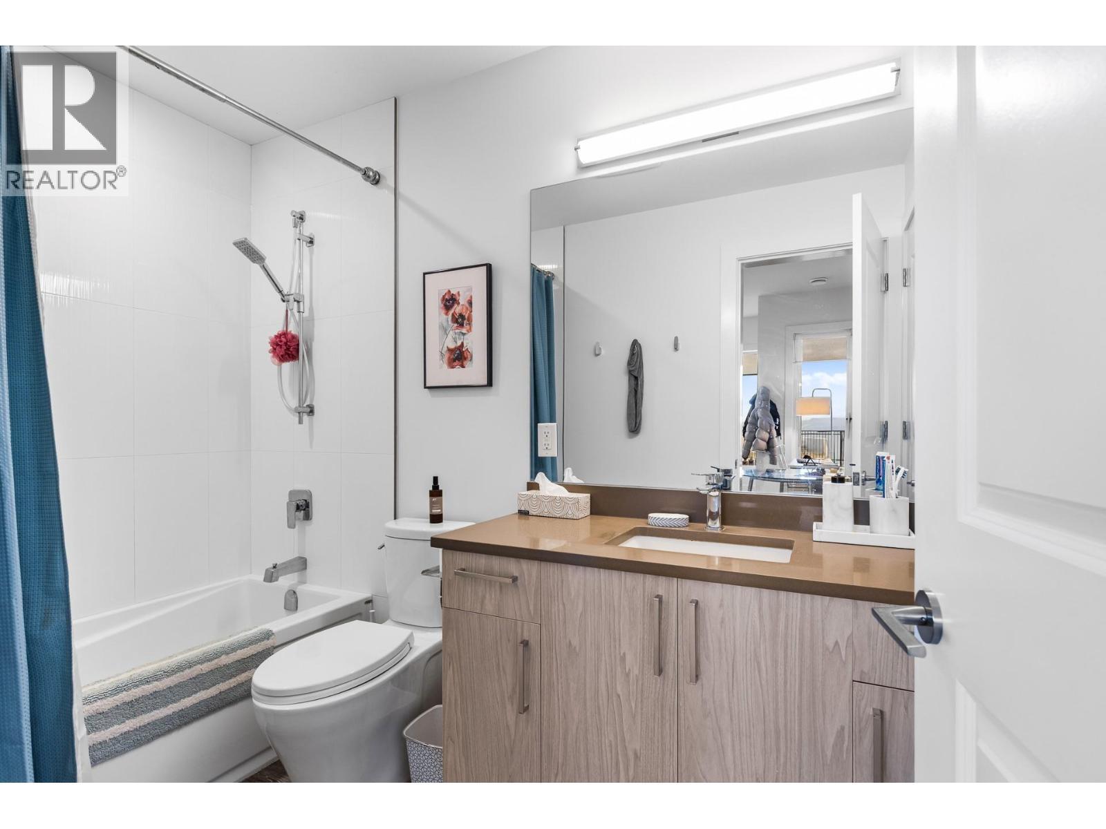 legal suite - 1068 Clarance Avenue, Kelowna, BC - Indoor Photo Showing Bathroom