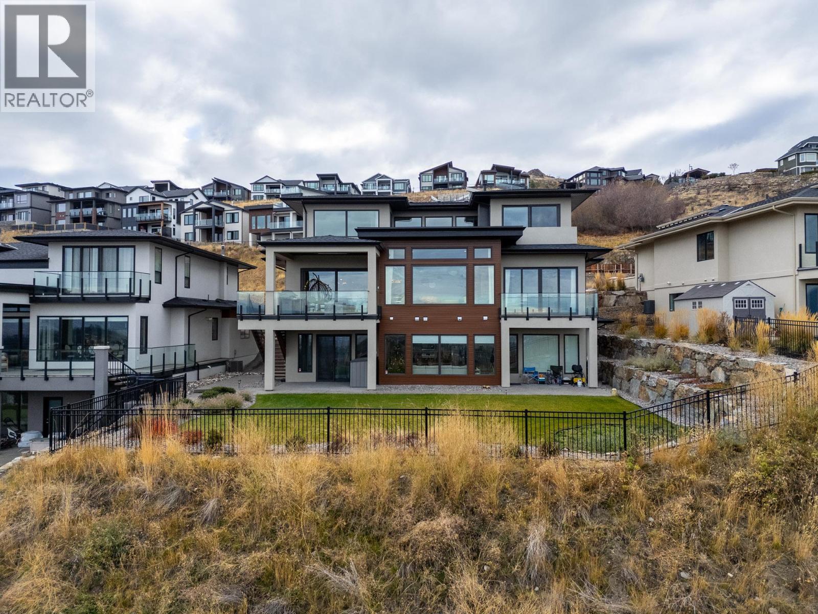 1068 Clarance Avenue, Kelowna, BC - Outdoor With Balcony