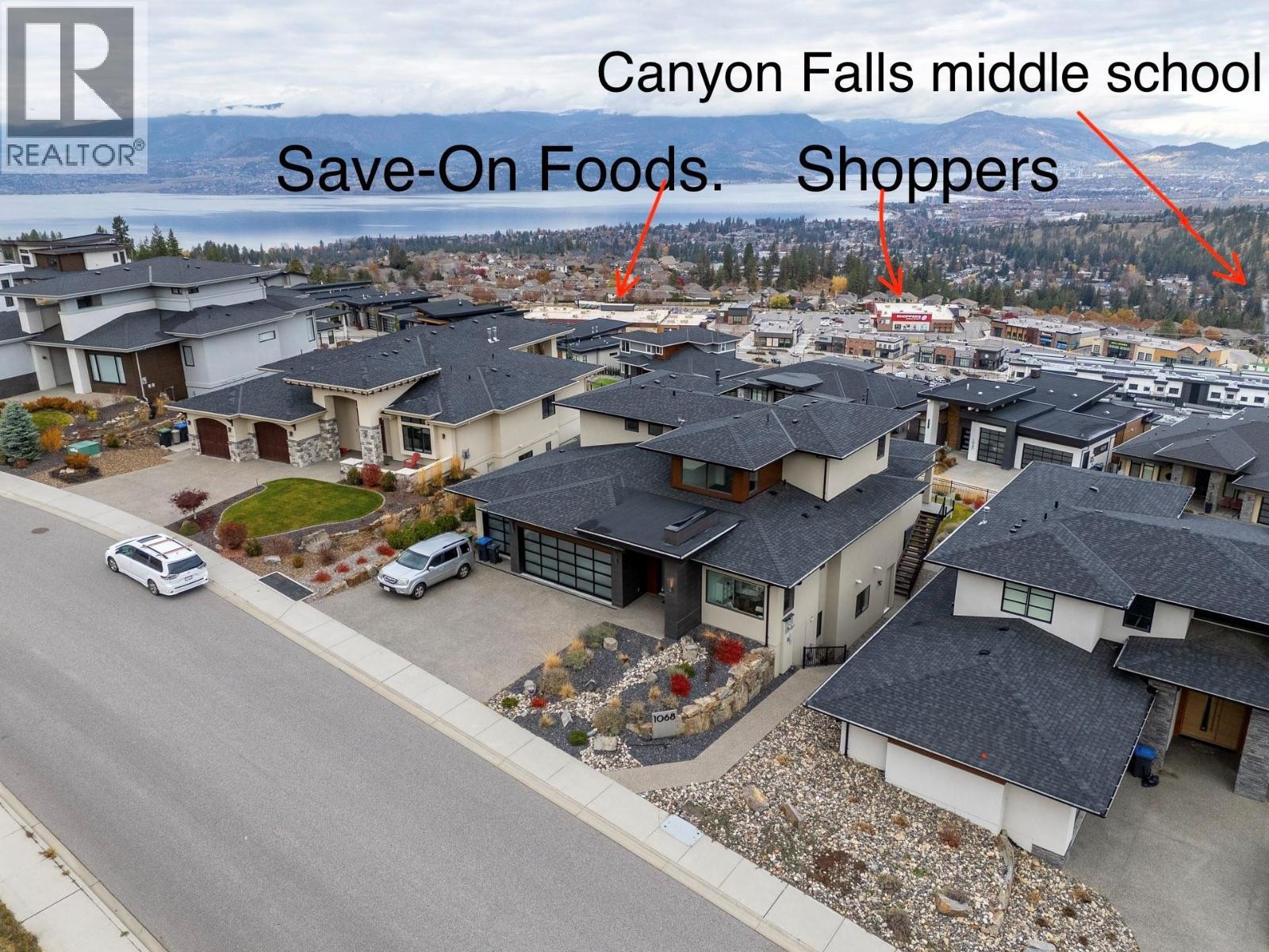 1068 Clarance Avenue, Kelowna, BC - Outdoor With View