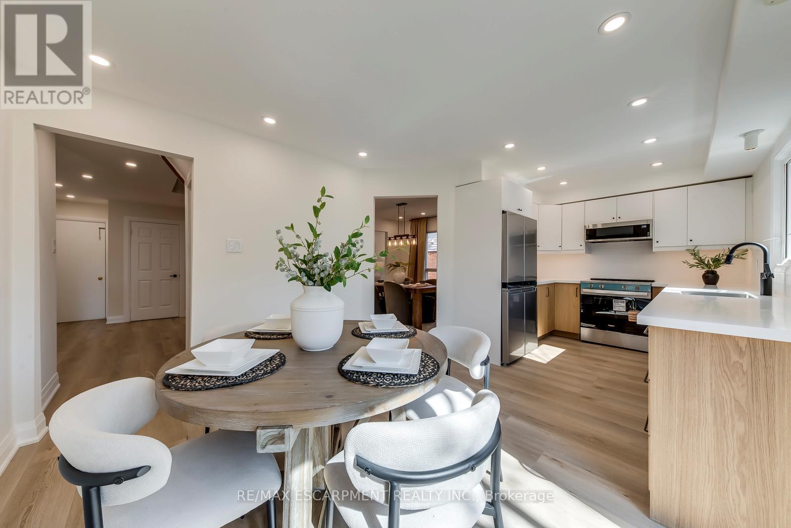 3184 Renton Road, Burlington, ON - Indoor