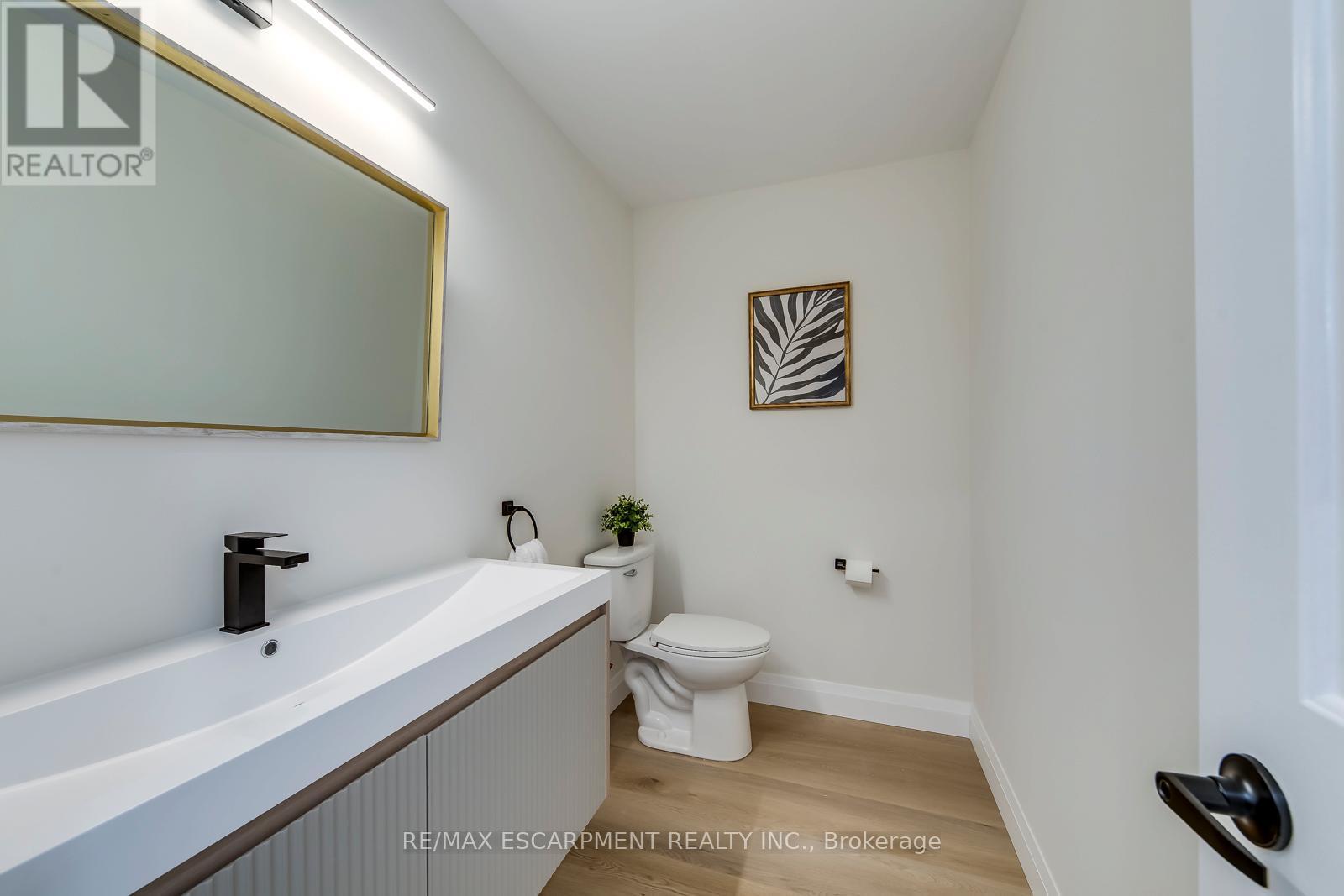3184 Renton Road, Burlington, ON - Indoor Photo Showing Bathroom