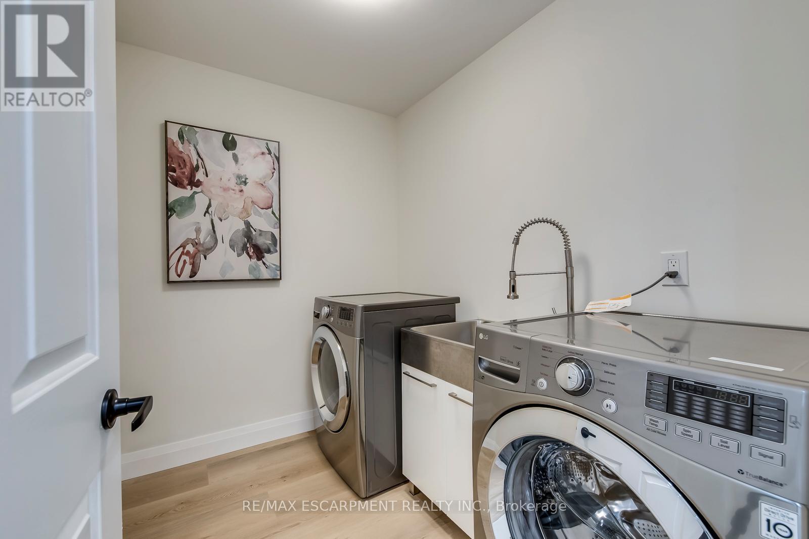 3184 Renton Road, Burlington, ON - Indoor Photo Showing Laundry Room