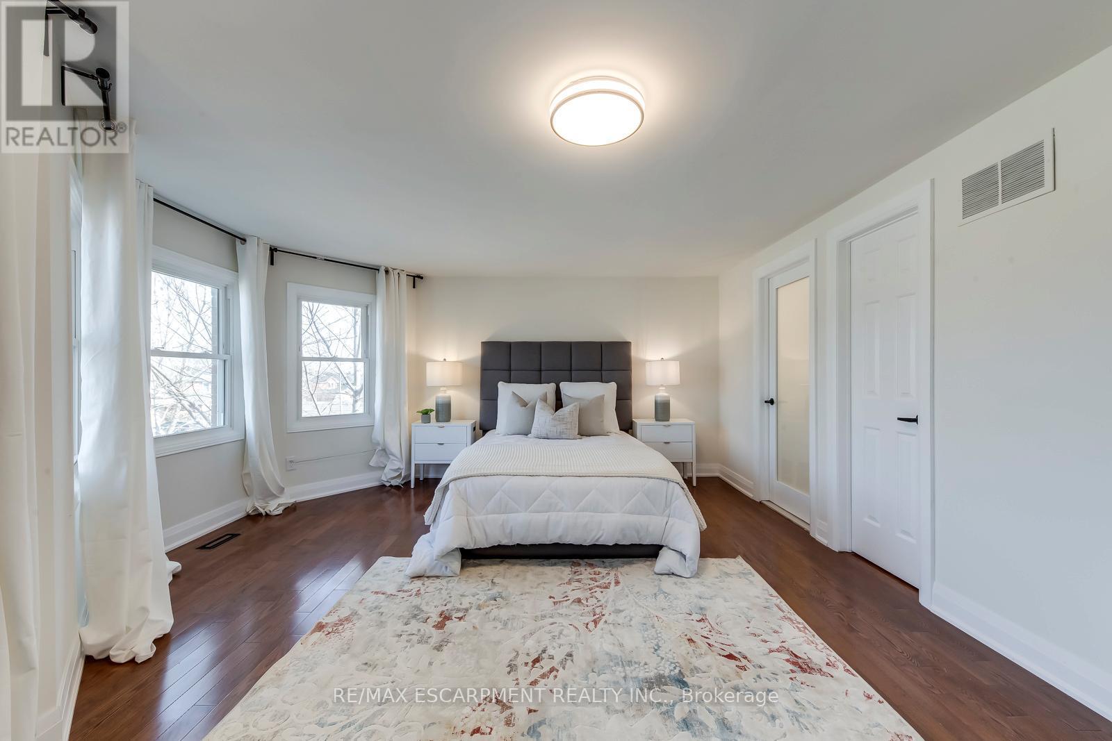 3184 Renton Road, Burlington, ON - Indoor Photo Showing Bedroom