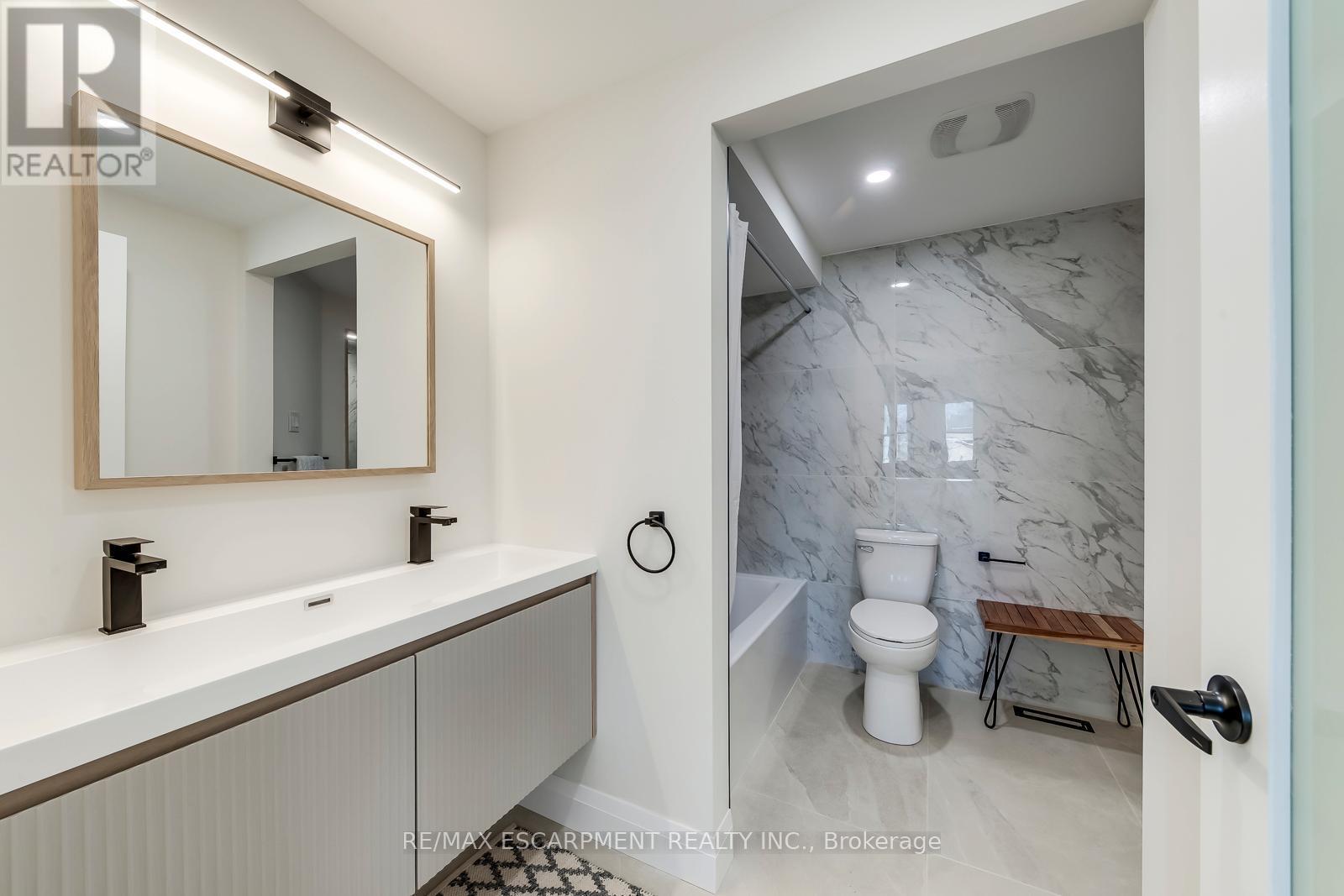 3184 Renton Road, Burlington, ON - Indoor Photo Showing Bathroom