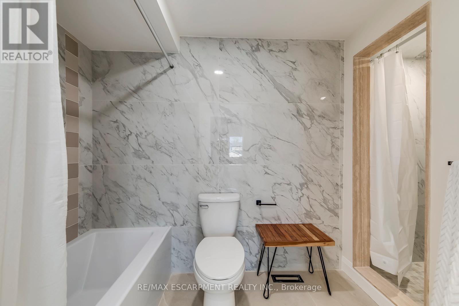 3184 Renton Road, Burlington, ON - Indoor Photo Showing Bathroom