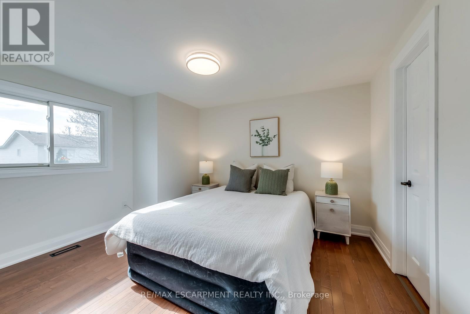 3184 Renton Road, Burlington, ON - Indoor Photo Showing Bedroom