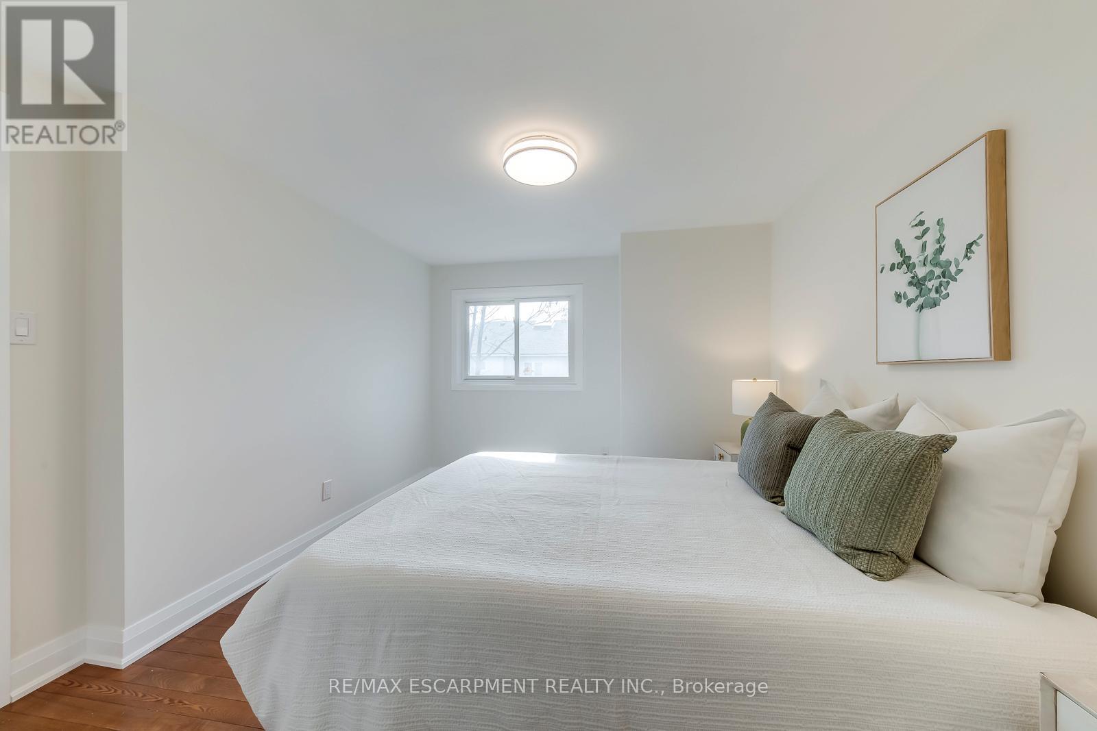 3184 Renton Road, Burlington, ON - Indoor Photo Showing Bedroom