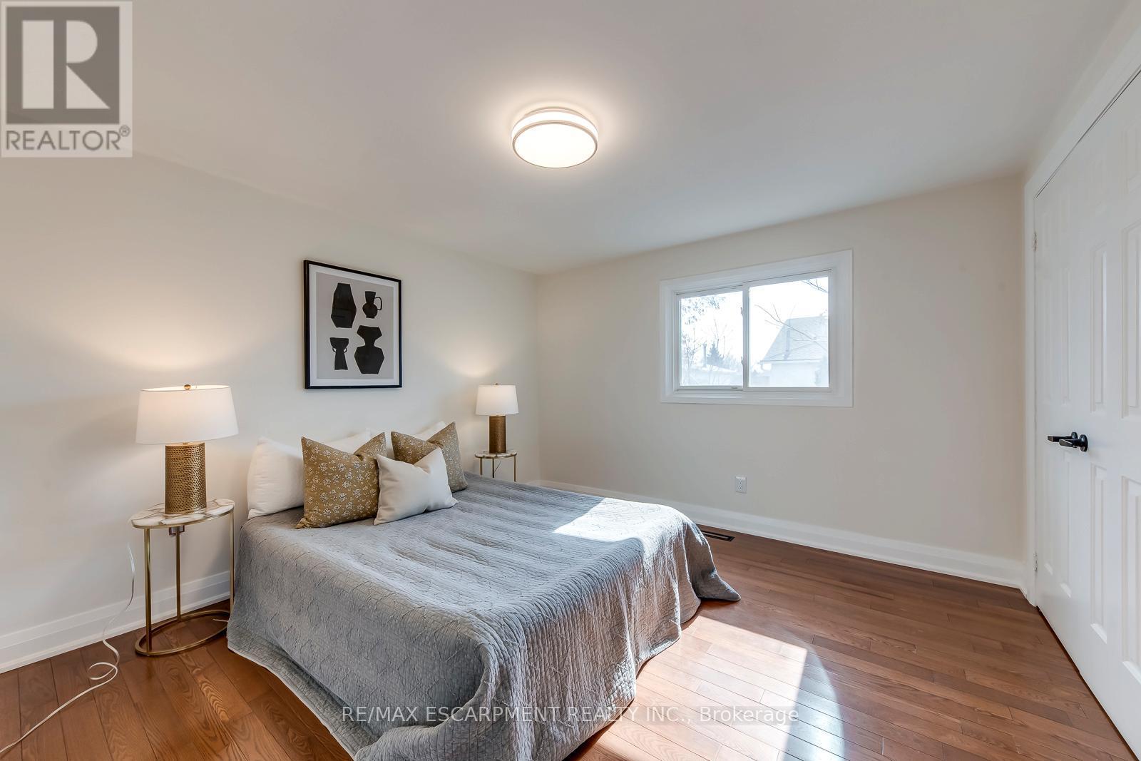 3184 Renton Road, Burlington, ON - Indoor Photo Showing Bedroom