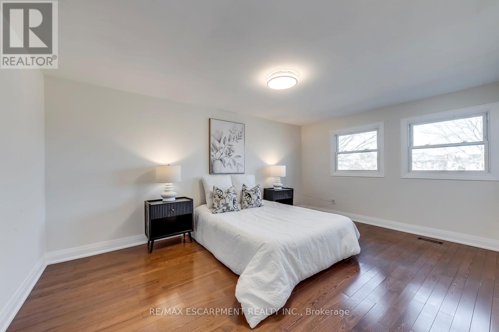 3184 Renton Road, Burlington, ON - Indoor Photo Showing Bedroom