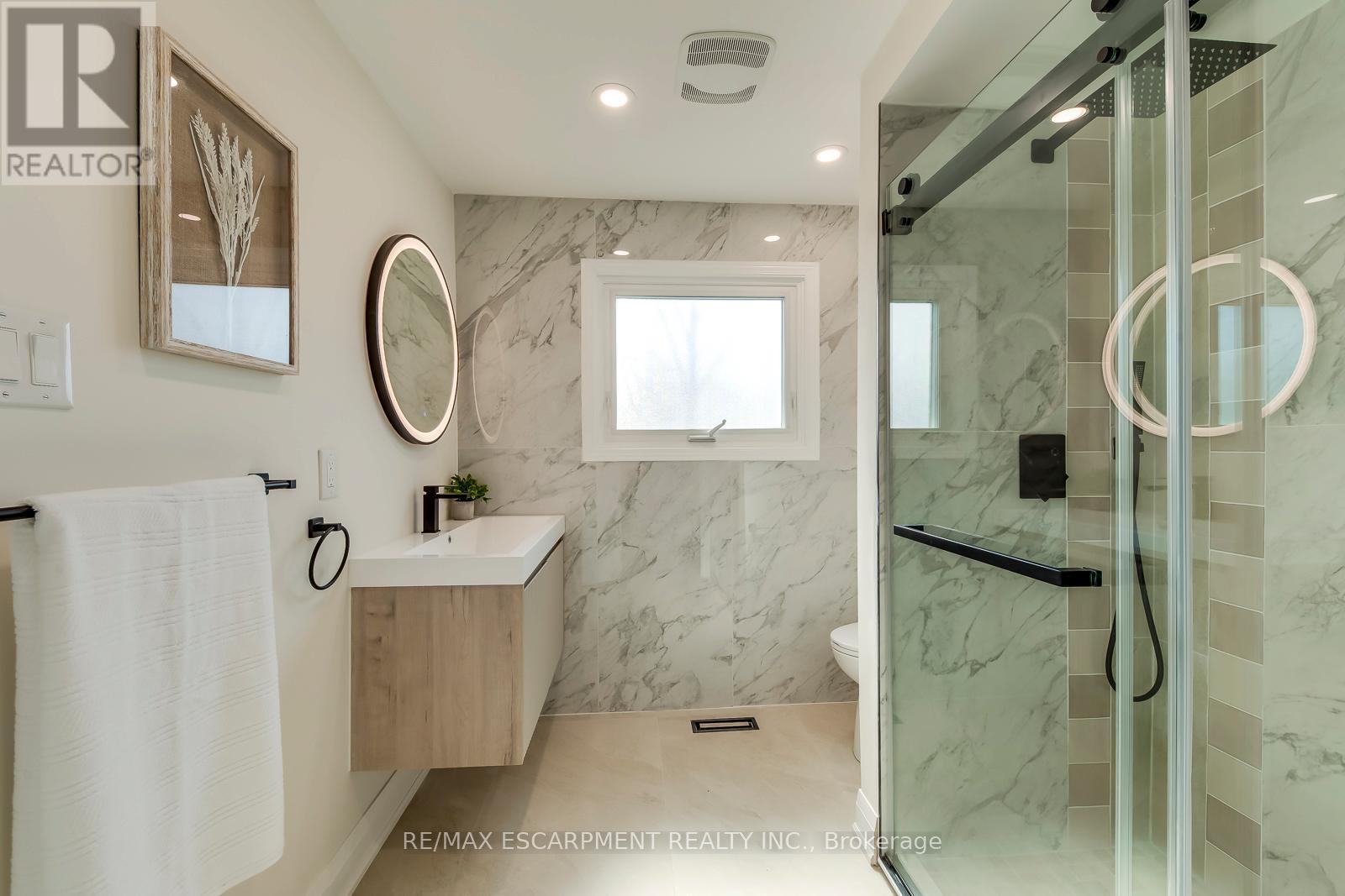 3184 Renton Road, Burlington, ON - Indoor Photo Showing Bathroom